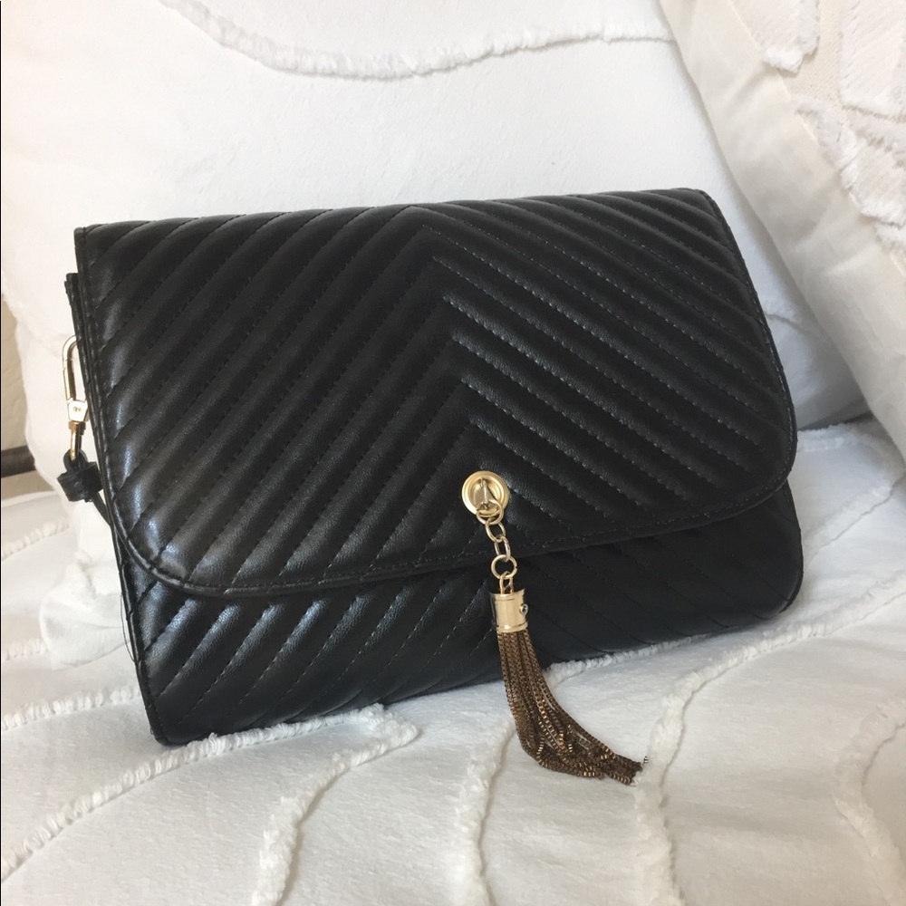 Black Francesca’s Crossbody Bag